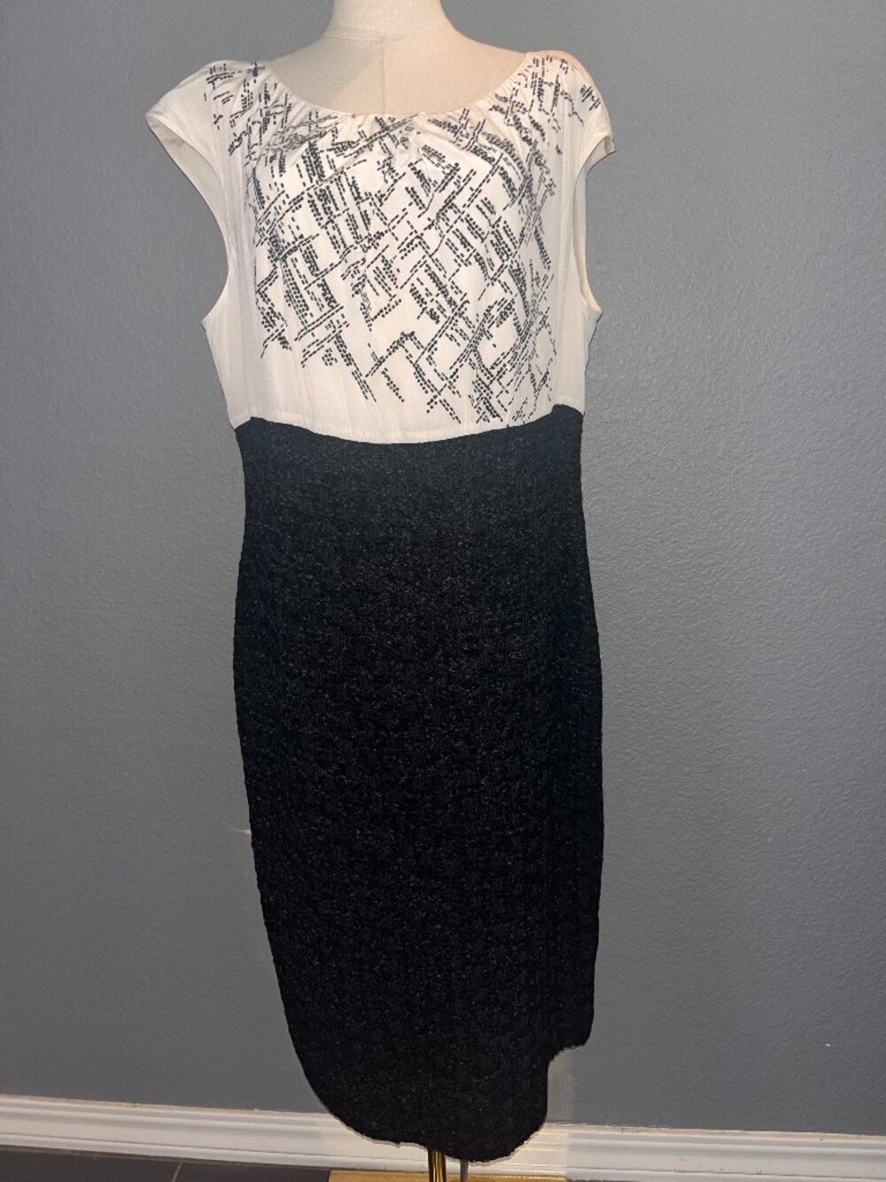 ST. JOHN Beaded Sheath Dress Black Knit Skirt White Beaded Top Made in USA - 16